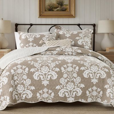 Cinefoso Reversible Quilt Set Queen Size, 100% Cotton Damask Floral Quilted Bedding, Farmhouse Lightweight Bedspread All-Season, Tan and White 3-Pcs