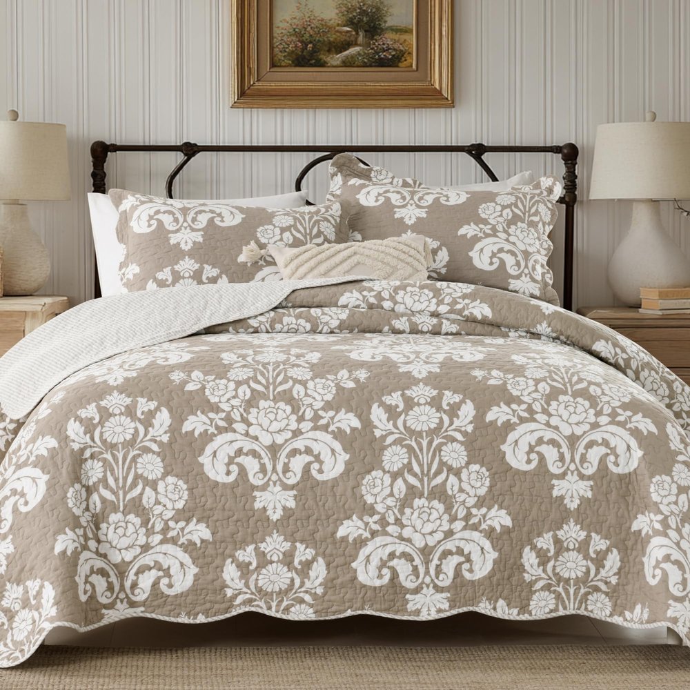 Cinefoso Reversible Quilt Set Queen Size, 100% Cotton Damask Floral Quilted Bedding, Farmhouse Lightweight Bedspread All-Season, Tan and White 3-Pcs