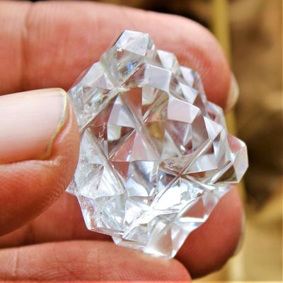 Polished Hand Carved Natural Clear Quartz Crystal (Sphatik) Stone 54 Mini Pyramids Cube Chakra Healing Raw Minerals Healing Power Geometry Tool 20mm