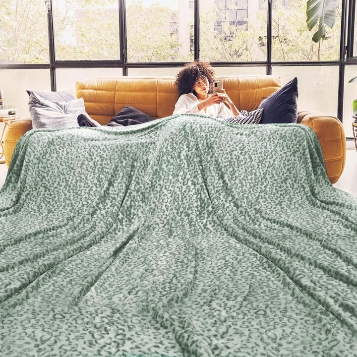 ZHIKU Blanket Fuzzy Cute Soft Fleece Blanket Throw Lightweight Queen Size Throw Blanket for Bed