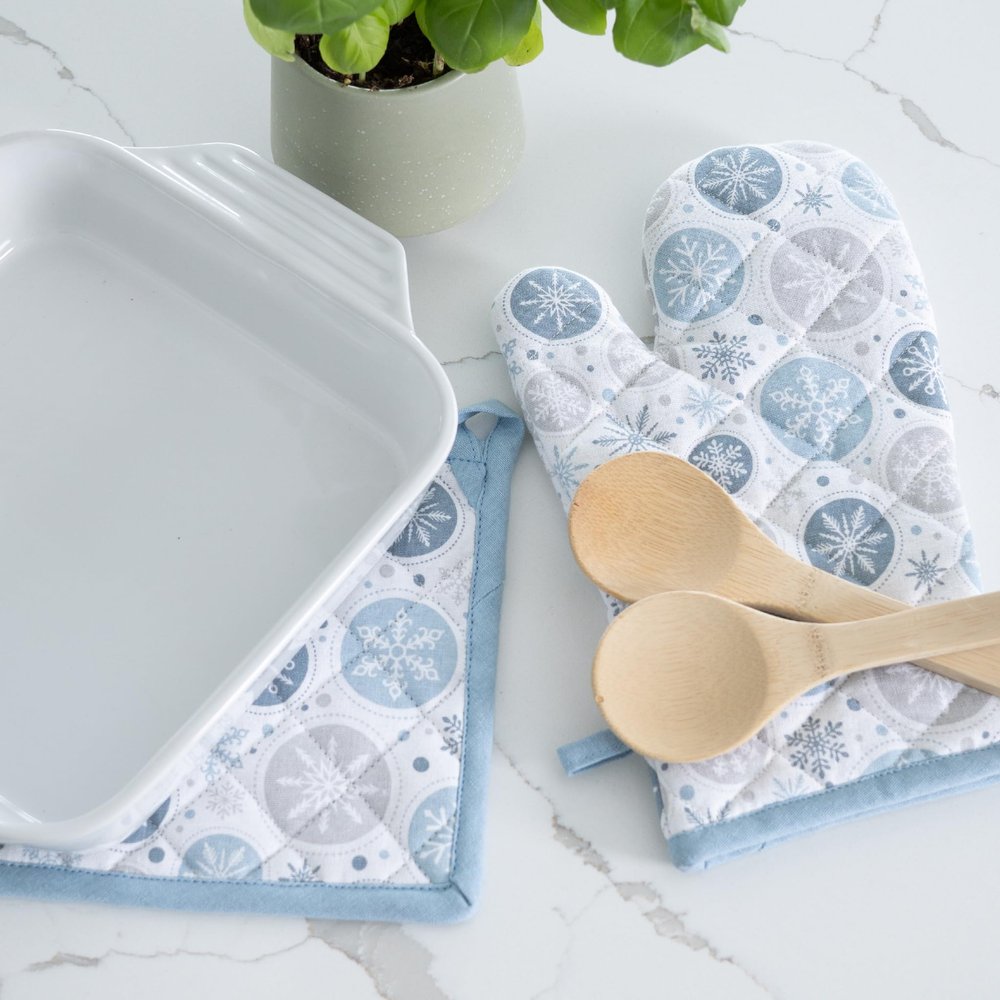 Elsie & Zoey Oven Mitts and Pot Holders Sets - 2-Piece Winter Snowflake Oven Mitt & Pot Holder Set in Snowday, Quilted Cotton, Christmas Holiday Design, Perfect Kitchen and Cooking Essentials