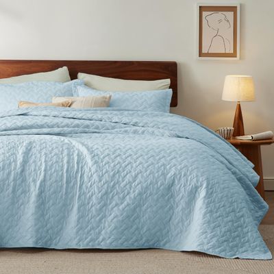 Bedsure Quilts King Size - Lightweight Bedspreads King Size with Basket Weave Pattern, Soft Quilt Bedding, Sky Blue Comforter Coverlet for All Seasons (106" x 96")