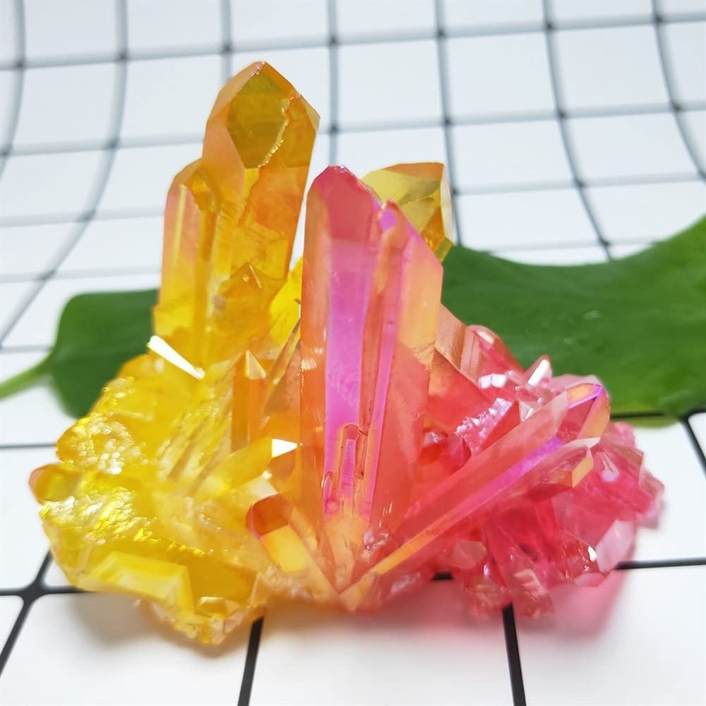 IPUDIS Crystal Cluster Natural Titanium Coating Quartz vug red and Yellow Plating Stone Flower Crystals Home Decor Beautiful Crystal
