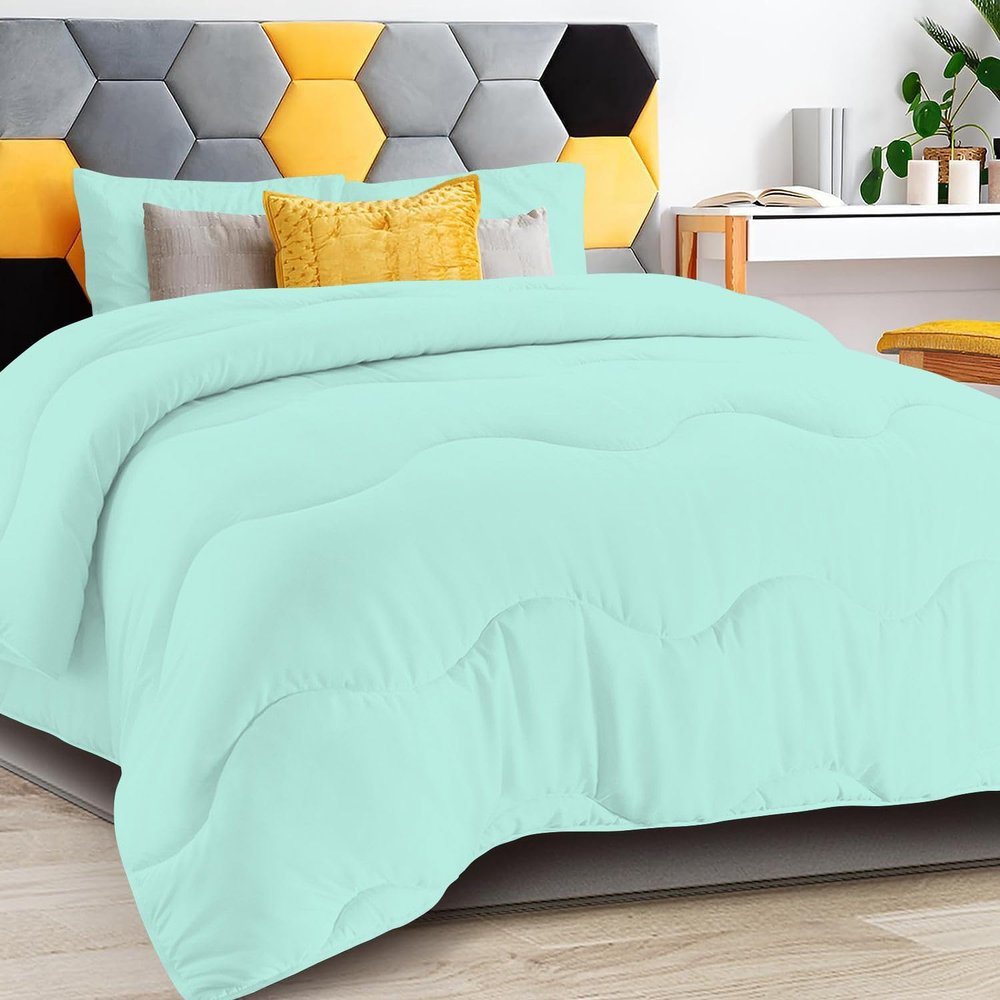 1 PC Wavy Stitching Comforter Lightweight Aqua Blue, Soft Breathable All Season Oversized Super King Size, Duvet Insert, Winter Warm Microfiber Down Alternative Quilt with Corner Tabs - 98x120 inch