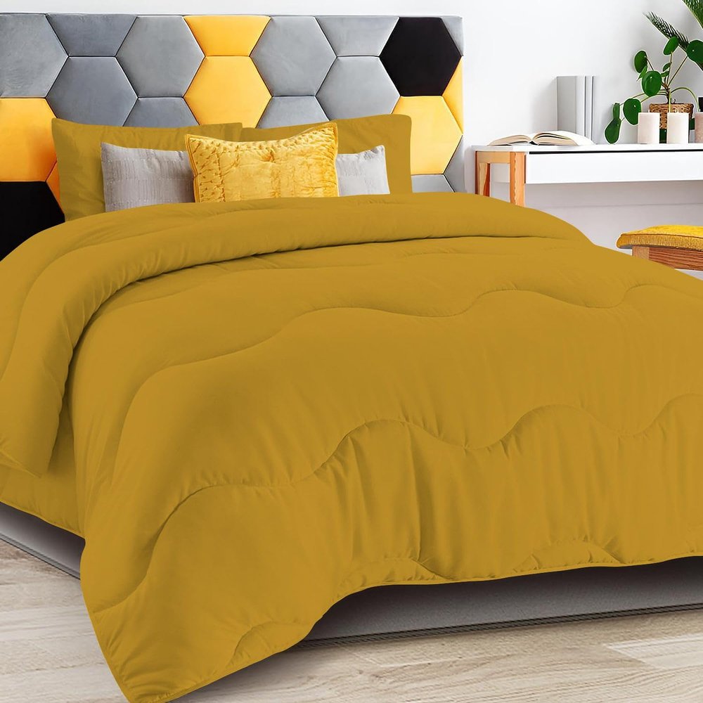 3 PC Wavy Stitching Comforter Lightweight Golden, Soft Breathable All Season King/Cal-King Size, Duvet Insert, Winter Warm Microfiber Down Alternative Quilt with Corner Tabs - 94x104 inch