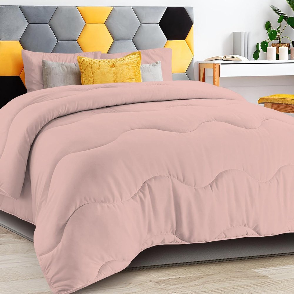 1 PC Wavy Stitching Comforter Lightweight Blush, Soft Breathable All Season King/Cal-King Size, Duvet Insert, Winter Warm Microfiber Down Alternative Quilt with Corner Tabs - 94x104 inch