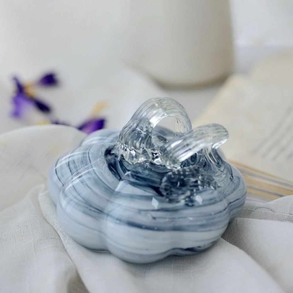 DECRZPB Handmade Glass Gray Pumpkin Figurine Blown Glass Coloured Glaze Paperweights Birthday Gift Table Ornaments Home Decor