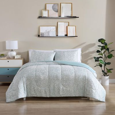 1888 Mills Full/Queen Comforter Set, 3 Pieces Reversible (Solid and Geo Print), All-Season Lightweight and Soft Bedding with Easy Care, 1 Comforter (90x90) and 2 Pillow Shams (20x26)