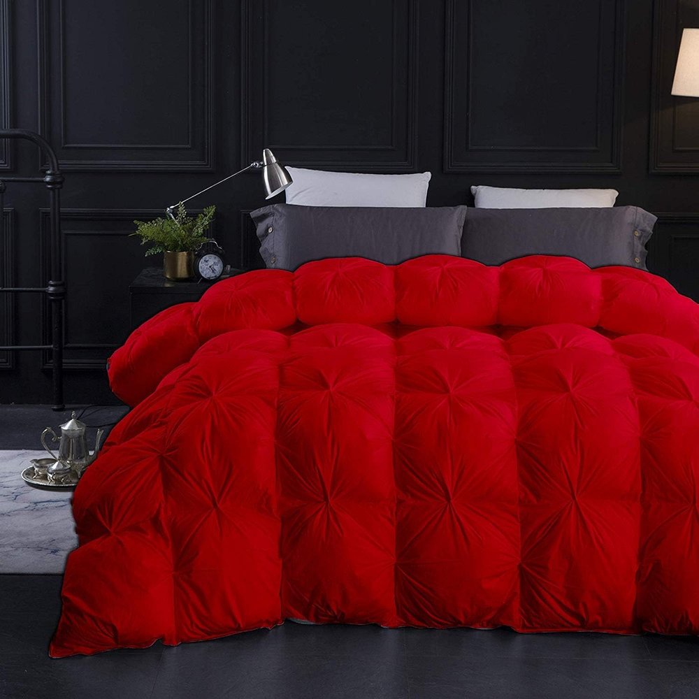 Bedify Hotel Style 1600-TC Pinch Pleated Down Comforter Super King 98x108 inches 1-Piece All-Season Duvet Insert, 850 GSM Micro Fill with All Side Corner Tabs 100% Egyptian Cotton-Red