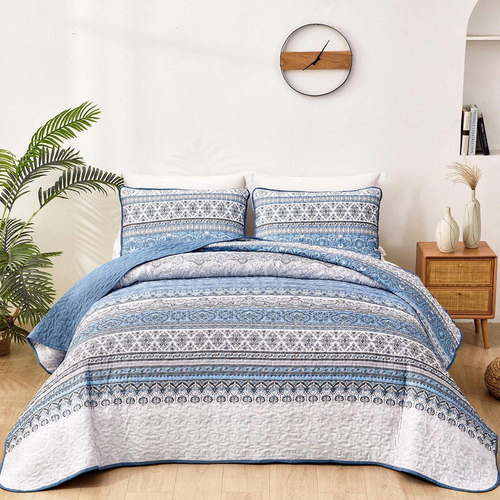 WONGS BEDDING Boho King Quilt Set, Light Blue Bohemian King Quilt Bedding Set, Lightweight Microfiber Bed Decor Bedspread for All Season 104"x90"(3 Pieces)