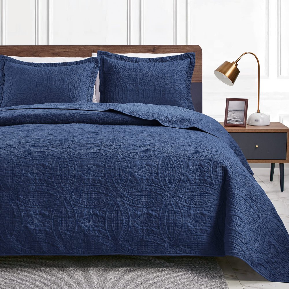 Love's cabin California King Size Quilt Bedding Set Navy Bedspreads - Cal King Summer Lightweight Bedspread Comforter - Coin Pattern Coverlet for All Season - 3 Pieces (1 Quilt, 2 Pillow Shams)