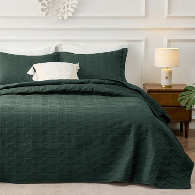 Bedsure Quilts Queen Size - Soft Ultrasonic Queen Quilt Bedding - Dark Green Bedspread Coverlet - Lightweight All-Season Comforter 90x96 Inch