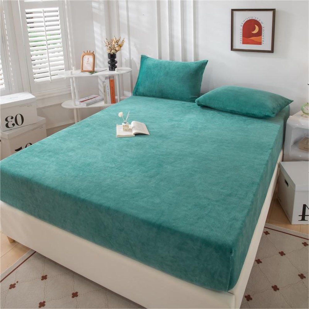 FCLDESHOP 4 Way Stretch Fitted Sheet,Winter Thickened Milk Velvet Fitted Sheet, Solid Color Skin-Friendly Warm Non-Slip Mattress Cover,Green,180 * 200cm (1pcs)