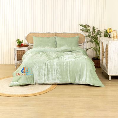 DecorAvenue Ultra-Luxe Solid Velvet Duvet Cover, Boho Bedding UO Comforter Bedding Donna Cover,3 Pc Duvet Set, Velvet Bedding Set (Sage Green,California King 98" x 104")