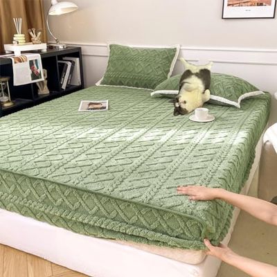 2024 New Flannel Velvet Bed Sheet Winter Super Soft Cosy Plush Shaggy Taffeta Elastic Fitted Sheet Solid Flannel Velvet Fleece Fluffy Fuzzy Warm Bedspread with 11'' Deep Pocket (Green,Cal King)