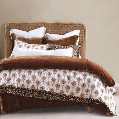 HiEnd Accents Woodstock 3 Piece Reversible Cotton Quilt Set with Pillow Shams, King Size, White Tan Floral Fall Leaves Print, Chic Casual Modern Rustic Bedding Set