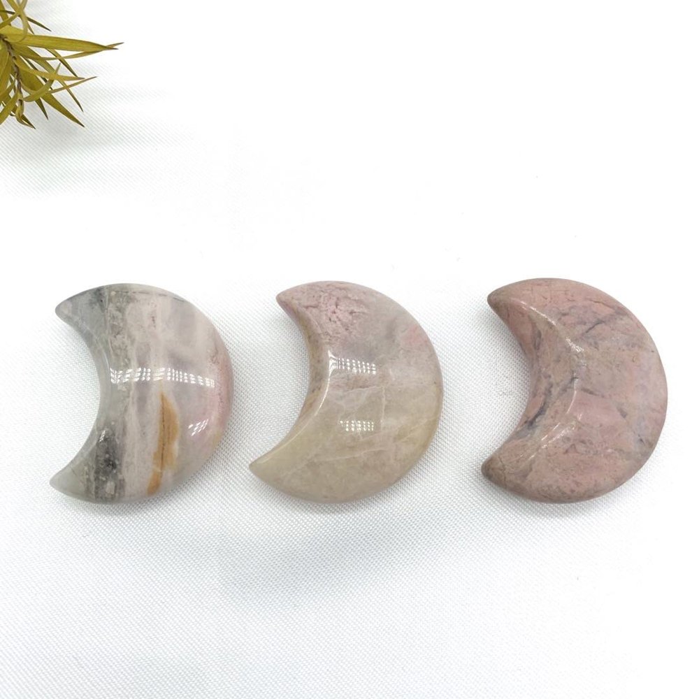 YEAHSO Natural Pink Rhodonite Stones Moon Shaped Minerals Crystal Gifts Crystal Hand Carved Reiki Home Decoration Crystals Gifts,Natural Crystal Ornaments (Size : 1pc)