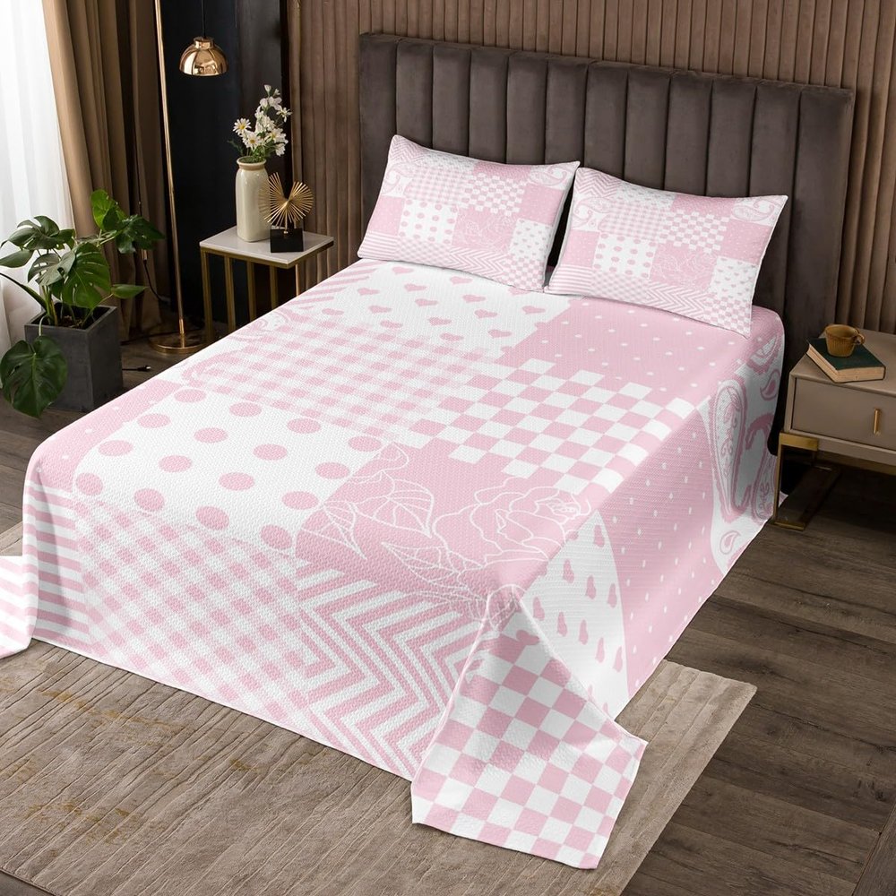 Manfei Pink Plaid Bedspread Queen Size, Paisley Floral Heart Print Quilted Coverlet with 2 Pillowcases, Lattice Patchwork Coverlet Set 3pcs for Kids Girl Room Decor, Soft Polyester Bedding Quilt