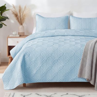 Whale Flotilla Quilt Set Oversized California King Size, 3-Piece Soft Lightweight Cal King Quilt Bedding Set Bedspread Coverlet for All Seasons, Light Blue