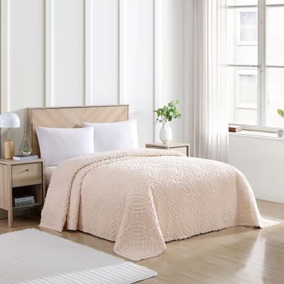 Beatrice Home Fashions Wedding Ring Chenille Bedspread, Full, Blush