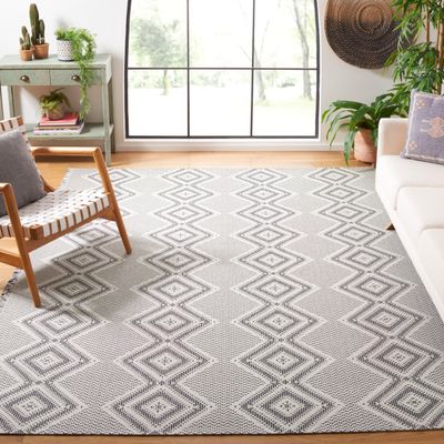 SAFAVIEH Area Rug 8x10 - Augustine Collection - Large - Ivory & Black, Cotton Boho Fringe Design, Easy Cleaning, Ideal for Living Room, Bedroom, Office, Dining Space (AGT507Z)