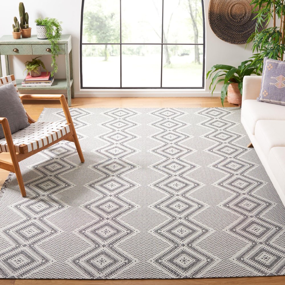SAFAVIEH Area Rug 8x10 - Augustine Collection - Large - Ivory & Black, Cotton Boho Fringe Design, Easy Cleaning, Ideal for Living Room, Bedroom, Office, Dining Space (AGT507Z)