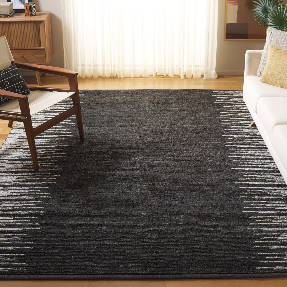 SAFAVIEH Area Rug 8x10 - Natural Fiber Collection - Large - Black & Beige, Handmade Wool & Jute, Farmhouse Style, Ideal for Living Room, Bedroom, Dining Space (NF953Z)