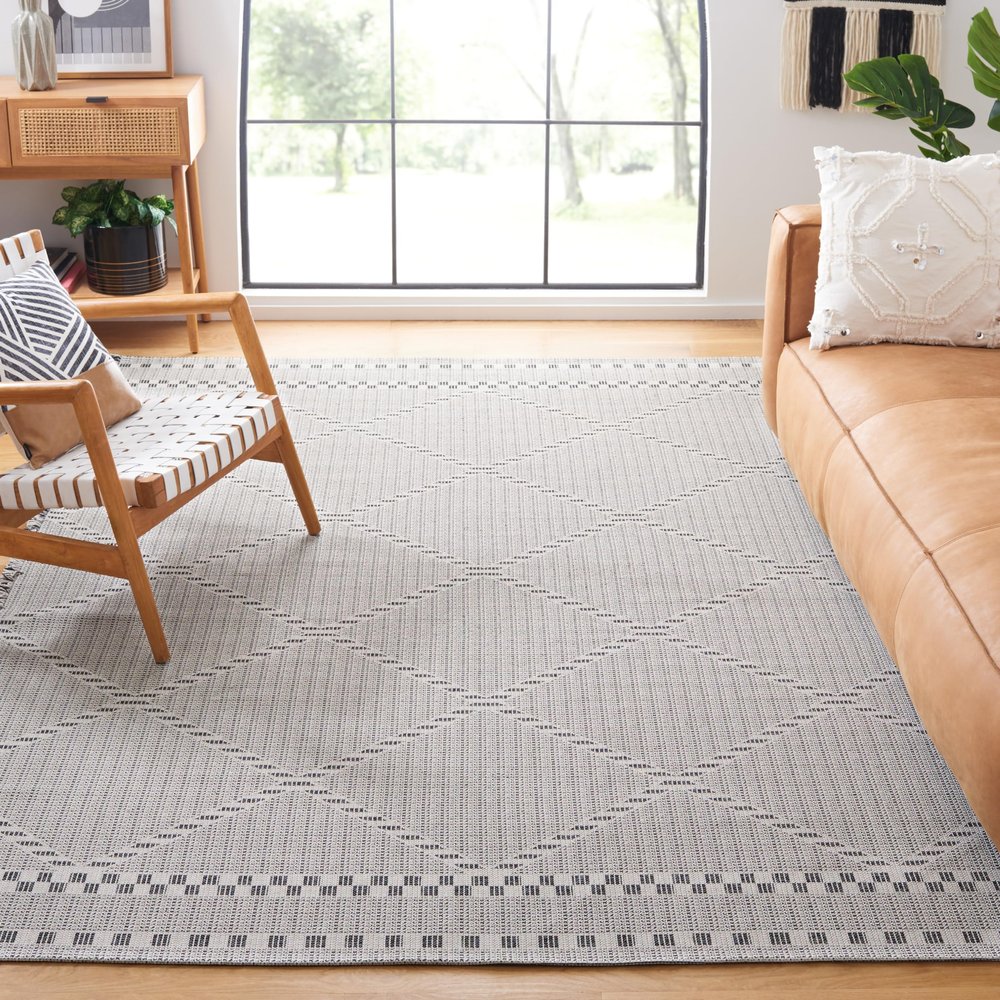 SAFAVIEH Area Rug 8x10 - Augustine Collection - Large - Ivory & Black, Cotton Boho Fringe Design, Easy Cleaning, Ideal for Living Room, Bedroom, Office, Dining Space (AGT508Z)