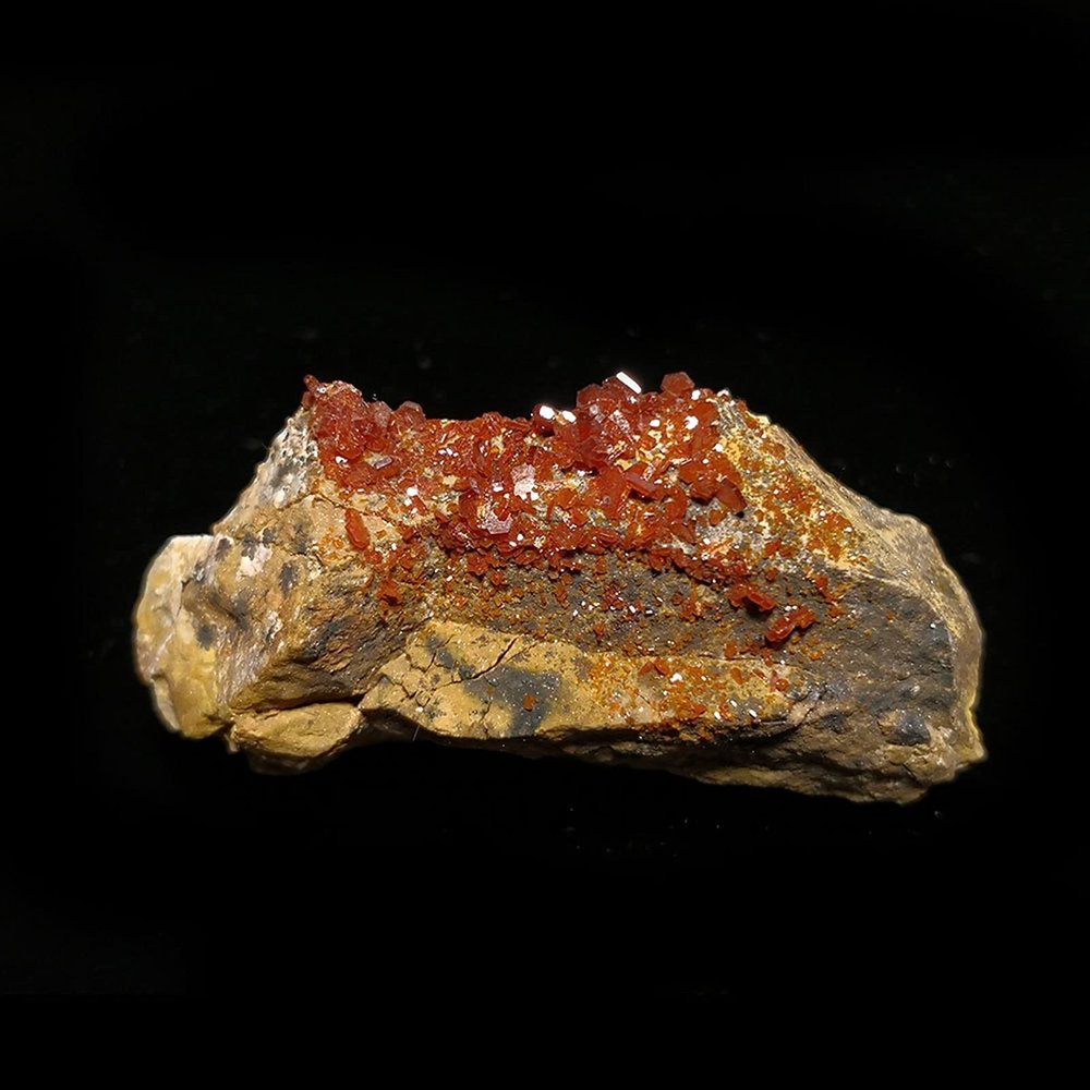 SaDity Natural Crystal Rough 33g A4-6sun Natural Stone Quartz Vanadinite Crystal Specimen from Morocco Home Decoration