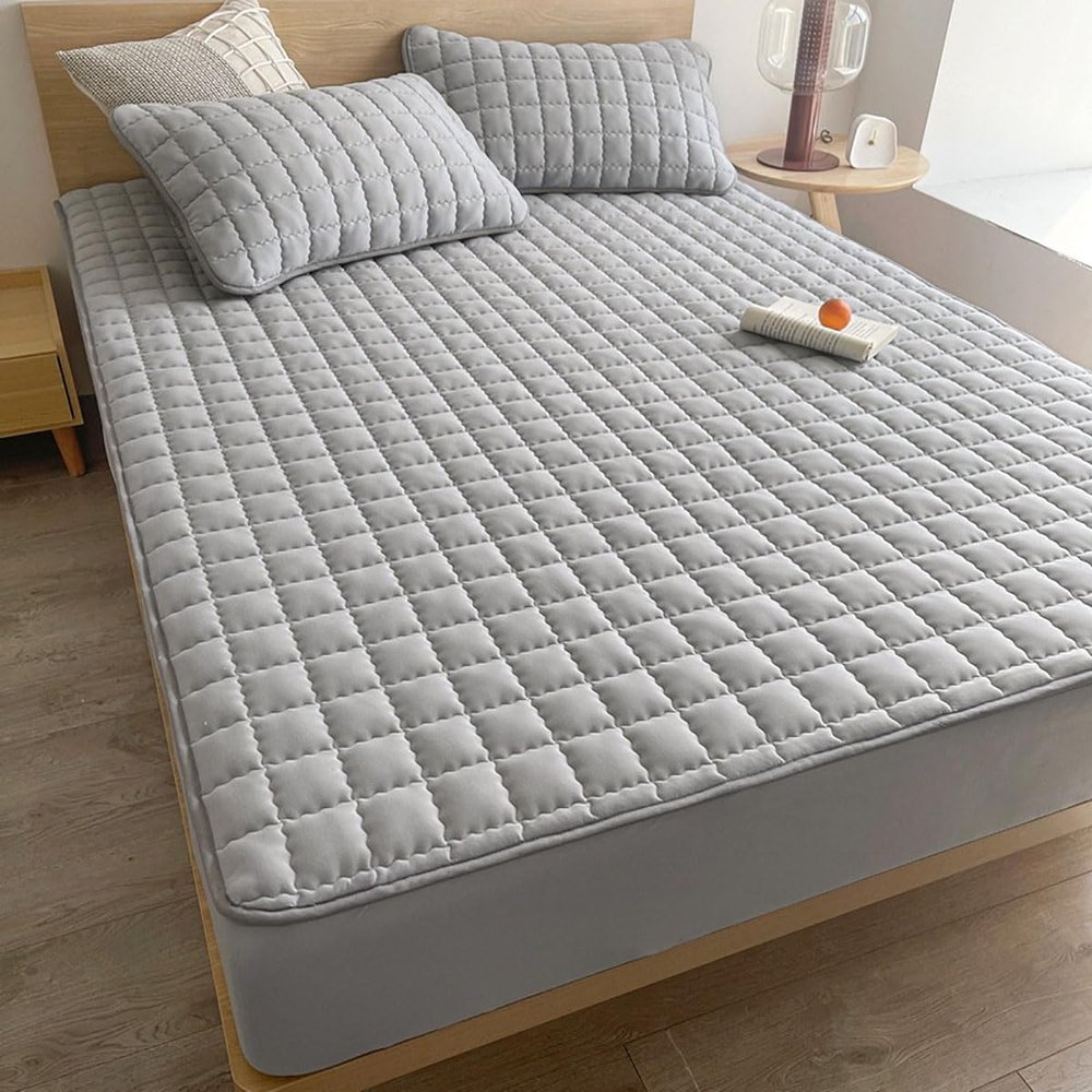 1pc Quilted Waterproof Mattrrotess Pector Soft Comfortable Solid Color Bedding Mattress Cover for Bedroom, Guest Room with Deep Pocket, Fitted Bed Sheet Only(Light Gray, 78.74 * 86.61 * 11.81 inch)