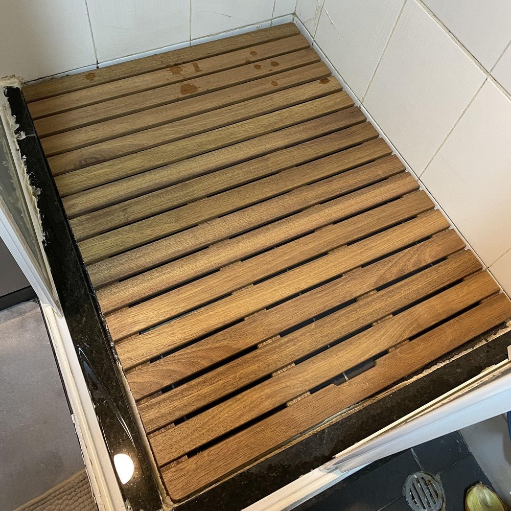Solid Teak Bathroom Shower Mat, 20 24 27 30 32 Inch Length, Waterproof Shower Floor Mat with Non-slip Foot for Elderly/ Children, Raised Wood Bath Mat for Inside Shower ( Size : 20x26x1.4in(51x66x3.5c