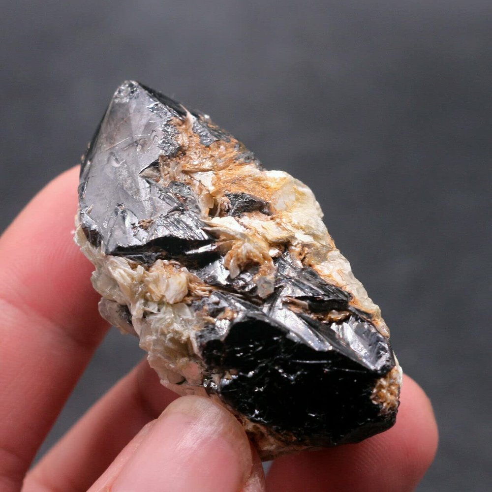 ERNZI 86g Natural Glossy Cassiterite Mica Crystal Rare Specimens