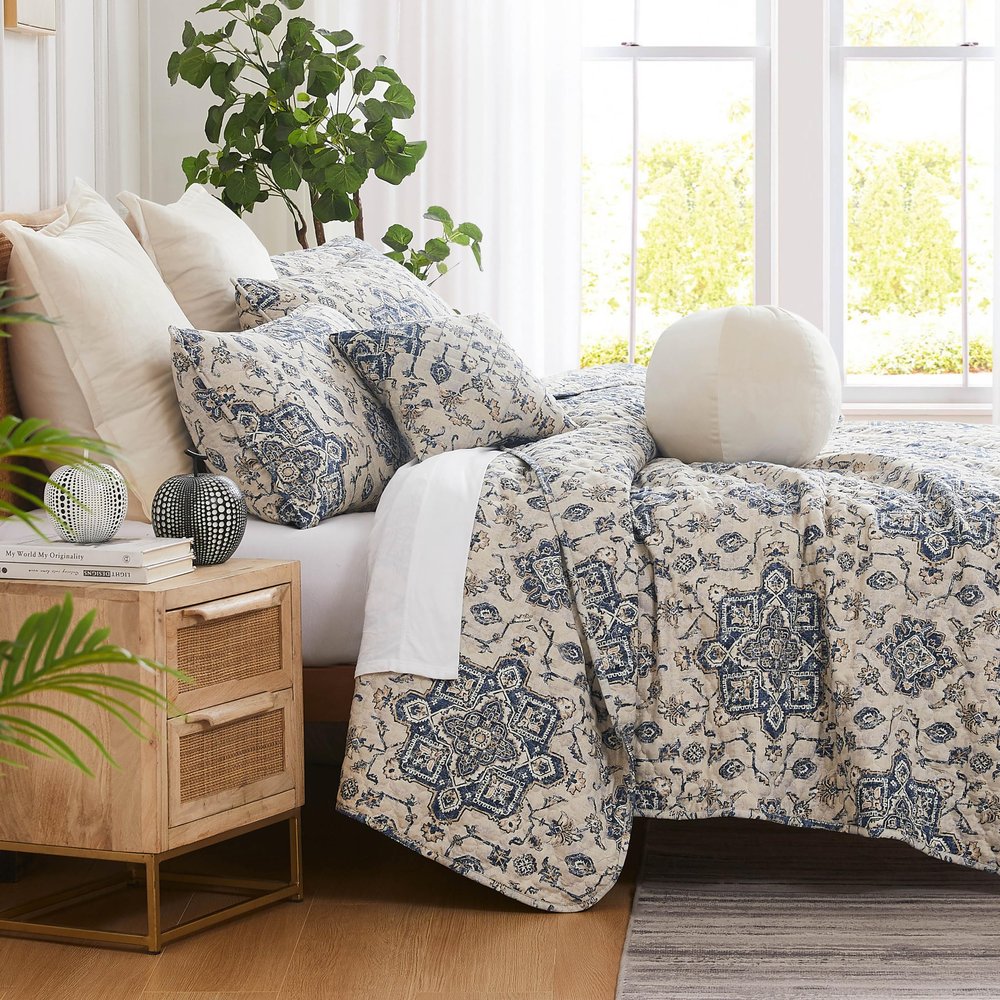 Southshore Fine Living, Inc. Full or Queen Quilt Bedding Set, 7-Pieces with 2 Pillow Shams, 2 Euro Shams, 2 Throw Pillows, Boho Bedding Set, Queen or Full Size Quilts for Bed, Persian Indigo Blue