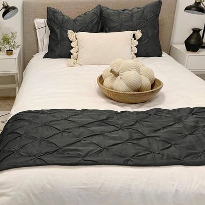 Drona Bedding Twin Pure Cotton Bed Runner 600 TC Pinch Pleat Bed Runner Solid, Light Weight, Skin Friendly Cooling Decorative Bed Scarf, 1 Piece Pinch Pleated Bed Runner Dark Grey