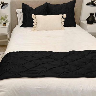 Drona Bedding Queen Pure Cotton Bed Runner 600 Thread Count Pinch Pleat Bed Runner Solid, 3 Piece Pinch Pleated Easy Care Bed Scarf, 2 Pillow Shams (26X26) and 1 Decorative Bed Scarves, Black