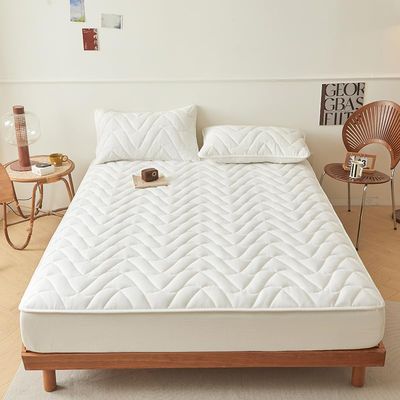 FCLDESHOP Lightweight & Breathable Sheet,Pure Cotton Quilted Non-Slip Bedding Sheets,Solid Color Skin-Friendly Mattress Protector Available in All Seasons,White,200 * 220cm (1pcs)
