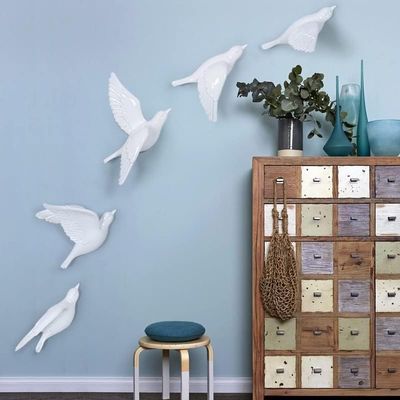 RNQZ 5pcs Bird Wall Art 3D Resin Wall Decoration Flying Bird Sculptures Hanging Wall Decor Bird Statue Figurine Animal Wall Sculptures for Living Dining Room Bird Decor