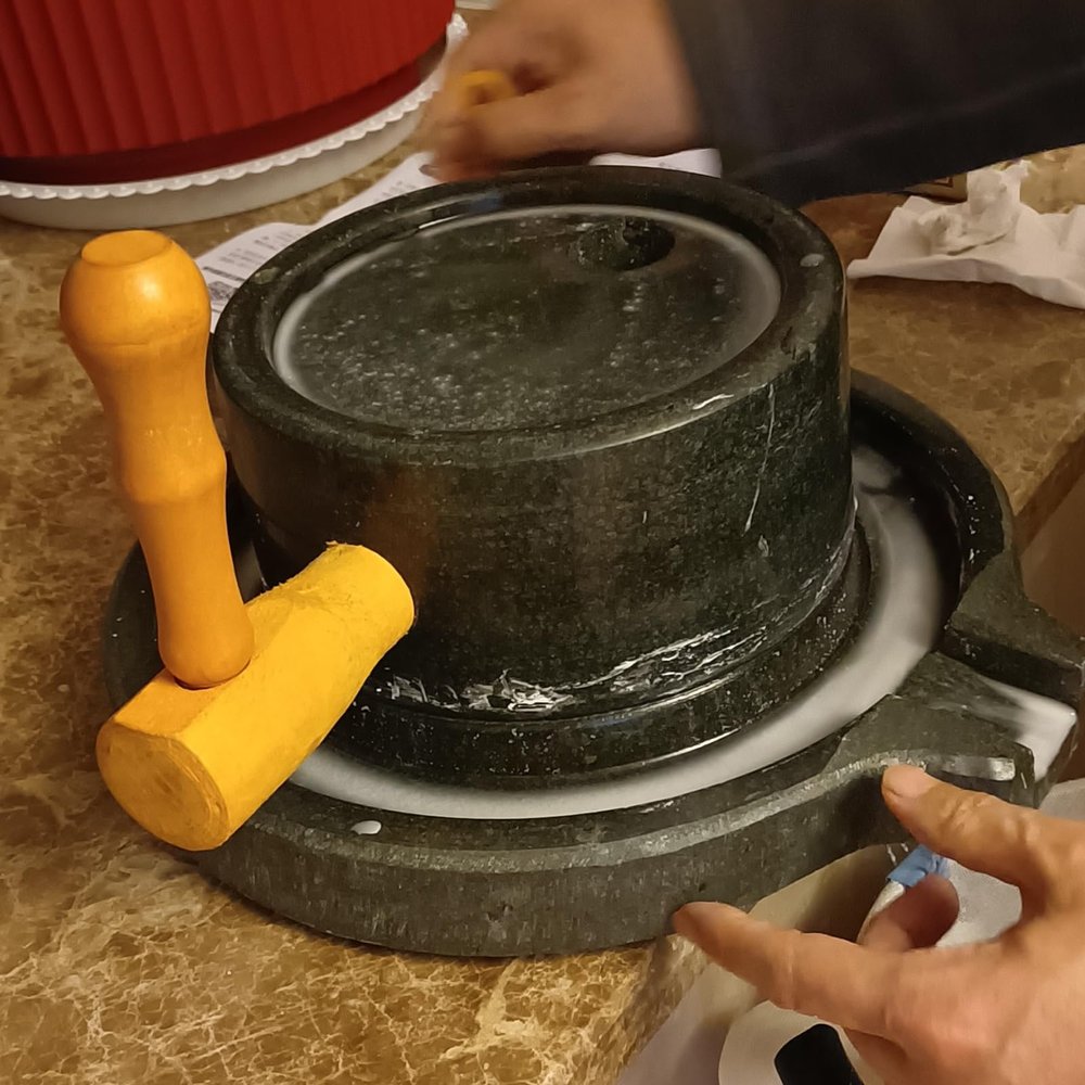 BBHW Household Stone Grain Grinder Mill, Corn Spice Coffee Rice Grinding Mill Pulverizer, Hand Crank Classic Stone Mill Machine for Soymilk Tofu (Size : 20 x 30 cm (7 7/8 x 11 3/4"))