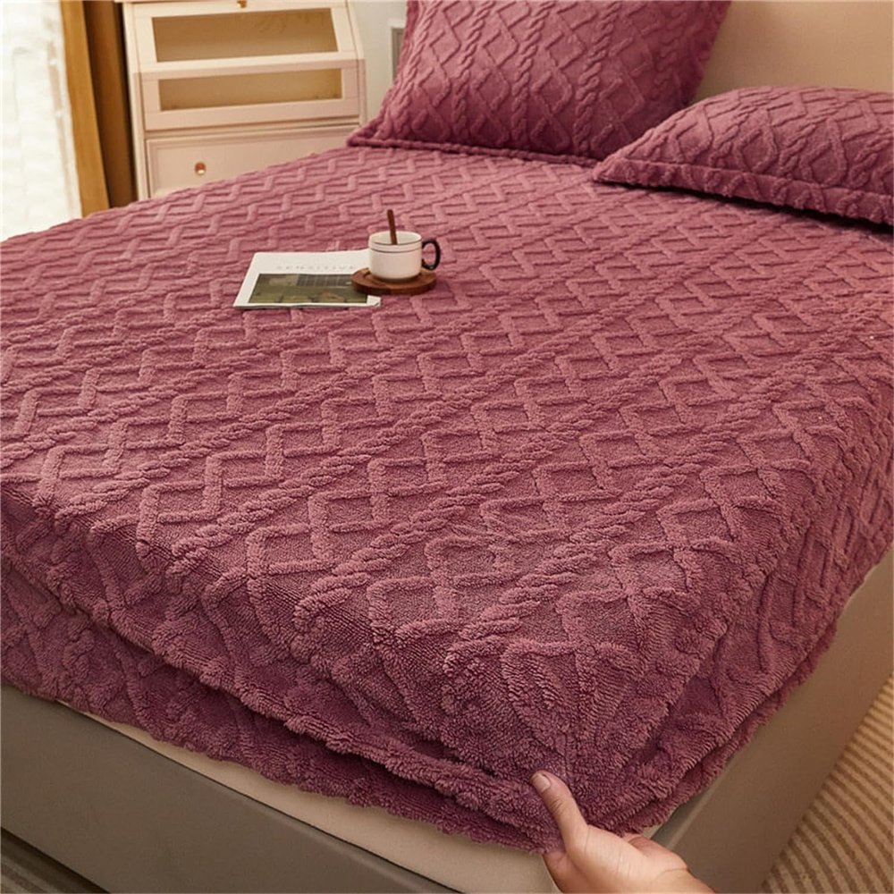 JHKZUHOJ Lyvara Magic Mattress Cover, Flannel Velvet Fitted Sheet Solid Plush Breathable Mattress Protector, Noiseless Mattress Cover (No Pillow Cover) (Color : Rojo, Size : 180 * 200cm (71 * 79in))