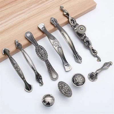 GGKLVWMA Antique Kitchen Cabinet Handles Bronze Closet Dresser Hardware Cupboard Vintage Bedroom Drawer Knobs Handles for Furniture 1Pcs (Color : 6613 64mm)
