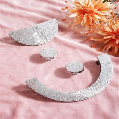 GGKLVWMA Solid Brass Handmade Hammer Pattern Semicircular Cabinet Door Knob Handle Silver Drawer Pulls High-end Knobs Furniture Hardware 1Pcs (Color : C-32mm-Silver)