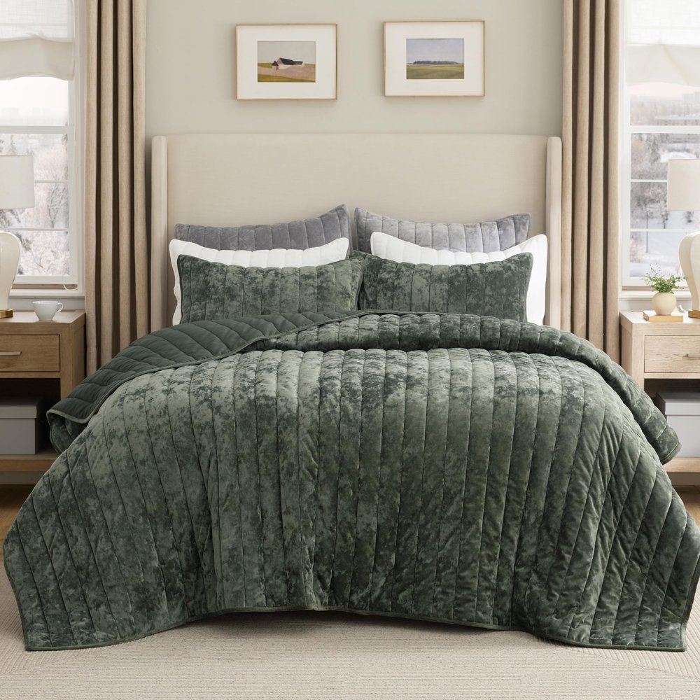 Bedsure Velvet Quilt Queen Size Set - Lightweight Velvet Comforter Queen, Luxury Bedspread Coverlet, Ultra-Soft Bedding Set with 2 Pillow Shams for All Season, 90"x96", Olive Green