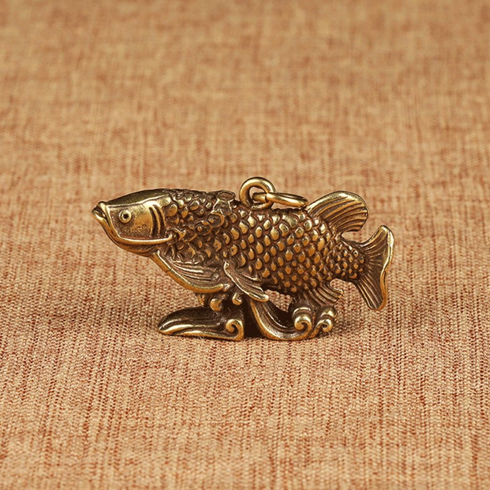 JIAPAILAIYUN Miniature Brass Figurines,4.5x2.7cm Antique Retro Collection Ornaments Antique Brass Arowana Car Keychain Small Pendant Copper Ornaments
