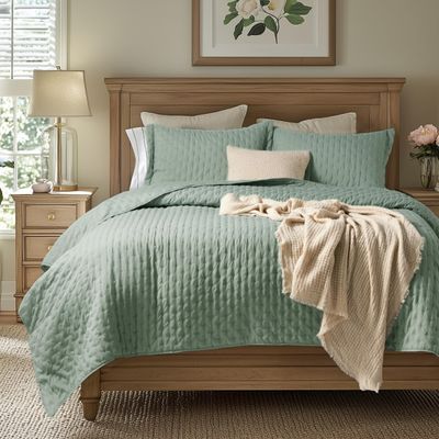Bedsure King Quilt - Sage Green Bedspread King Size & Lightweight Comforter, Modern & Boho Coverlet with Clover Pattern, Ultra Soft All-Season Bedding, 106 x 96 Inches