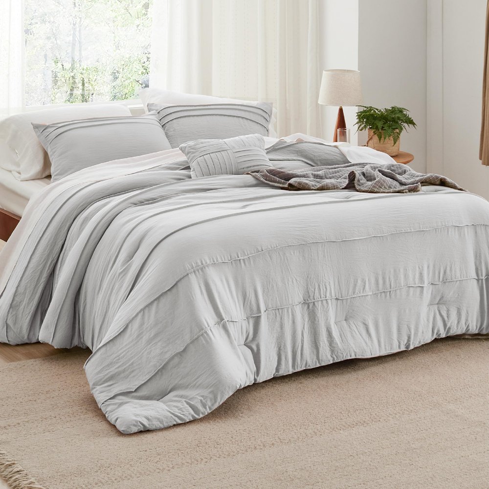 Bedsure Queen Comforter Set - 4 Pieces Pinch Pleat Bed Set, Light Grey Boho Bedding for All Season, 1 Soft Comforter, 2 Pillowcases, 1 Decorative Pillow