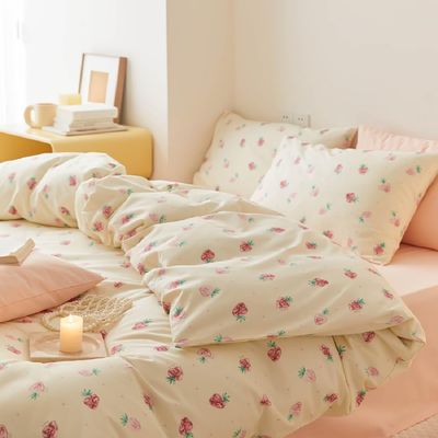 Nayoroom Strawberry Duvet Cover Set Queen Size Girls Cute Pink Strawberries Kawaii Comforter Cover 3 Pieces Soft Lightweight Microfiber Cream White Bedding with Zipper Closure
