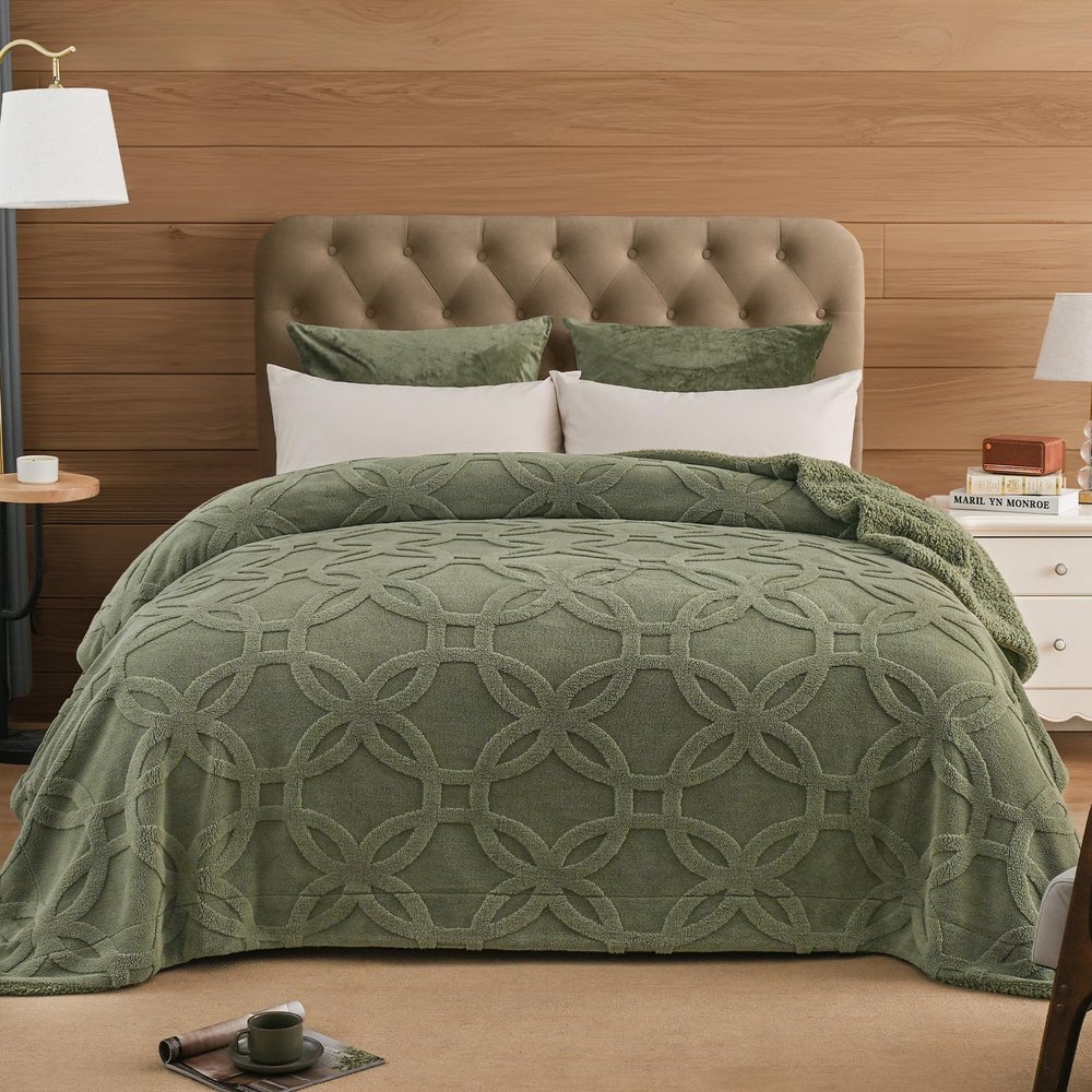 PHF Soft Sherpa Fleece Blanket King Size for Bed, 510GSM Fleece Lightweight Yet Warm Blanket, No Shed No Pilling, 108" x 90", Tufted Jacquard Cozy Thick Bed Throw for Home Decor Christmas, Dark Olive