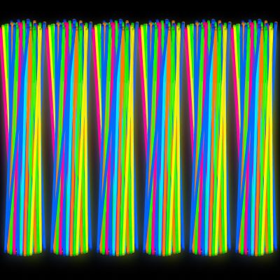 Deekin 600 Pcs 22 Inch Glow Necklaces Sticks Bulk Light up with Connectors Party Neon Glow in the Dark for Carnival Birthday Festivals Raves Wedding Favors