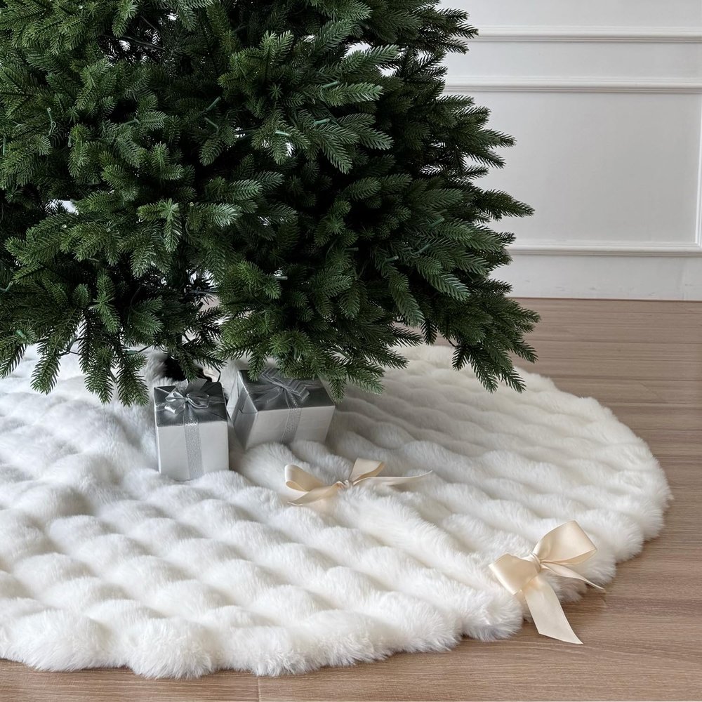 Starry Dynamo 72-Inch Puff Quilt Faux Fur Christmas Tree Skirt, Soft Plush Tufted Texture with Satin Ribbon Ties, Cream