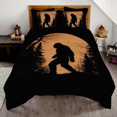 Bigfoot Theme Twin/King Size Quilt Set - Super Soft Microfiber, Lightweight, Sasquatch Bedding Pattern for Bedroom Decor